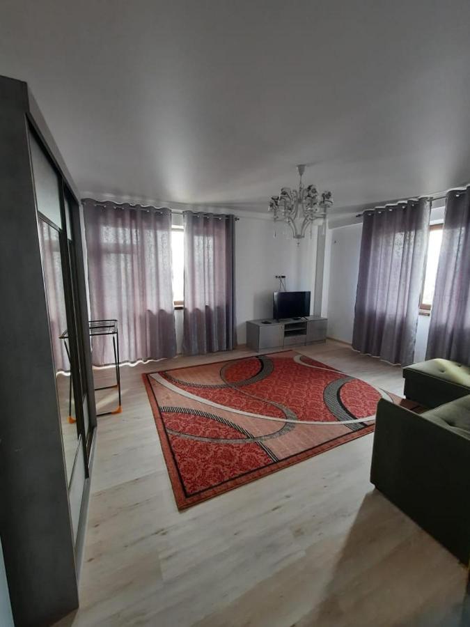 Apartmán Diplomat - 2 Biškek Exteriér fotografie