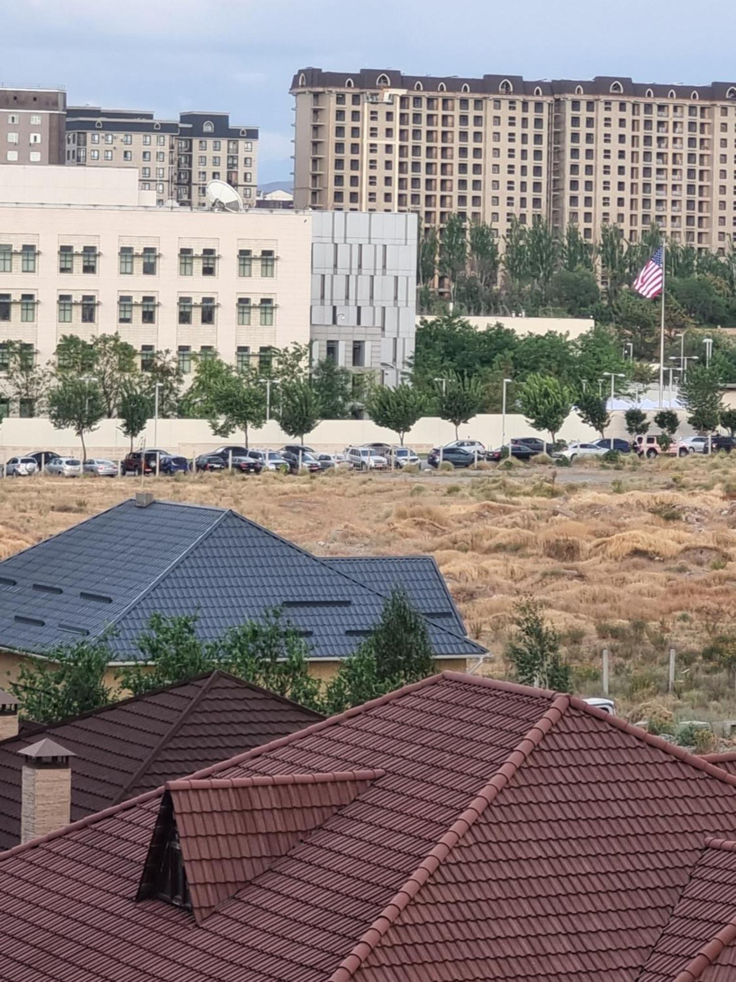Apartmán Diplomat - 2 Biškek Exteriér fotografie