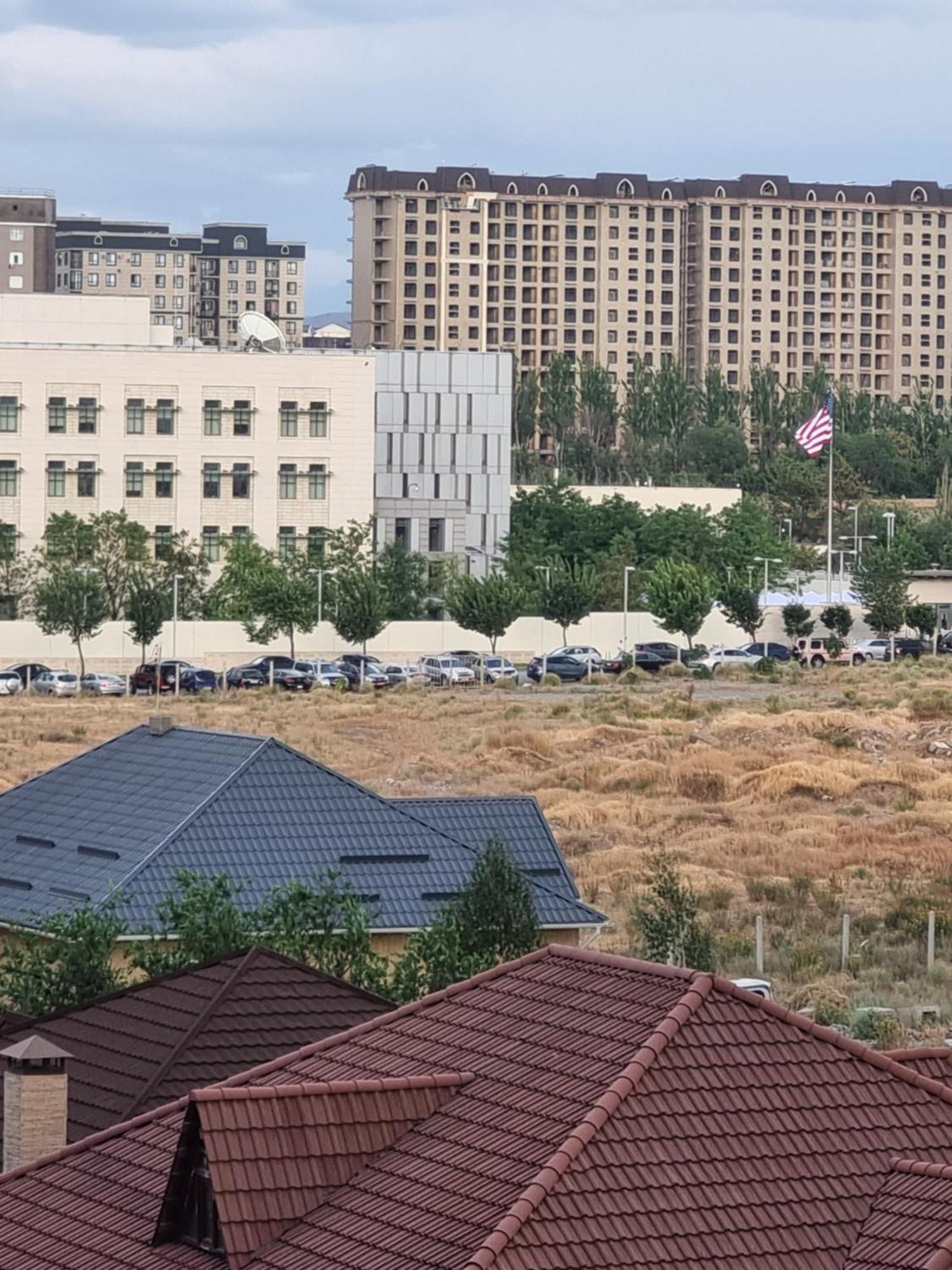 Apartmán Diplomat - 2 Biškek Exteriér fotografie